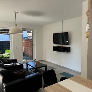  Apartment Neubau, Moderne Haushälfte In